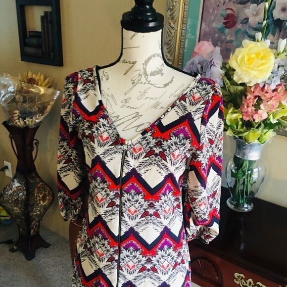 B Envied Tunic Blue Red Geometric Designs Small - Picture 9 of 9